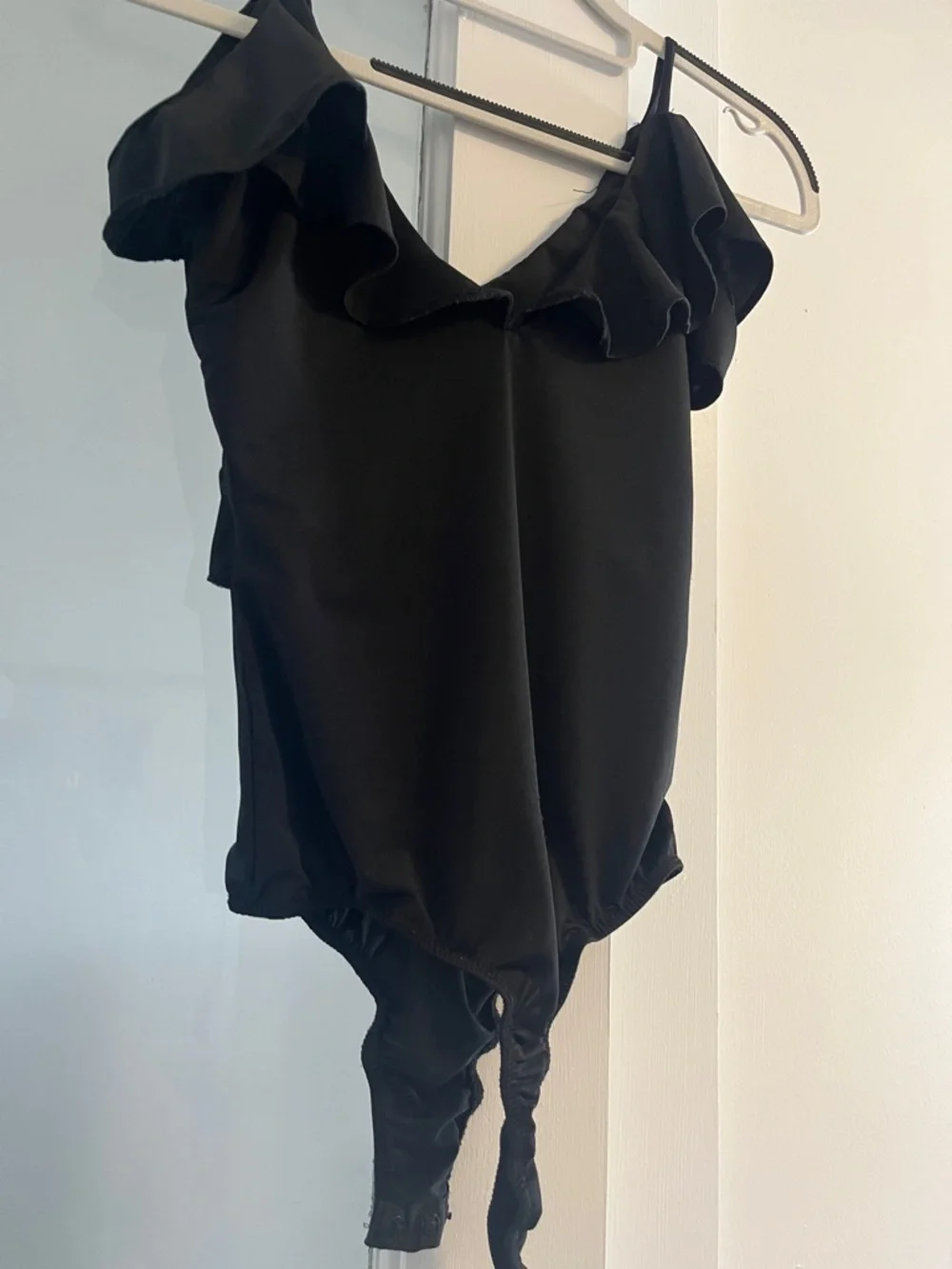 Black Ruffle bodysuit - Picture 4 of 6